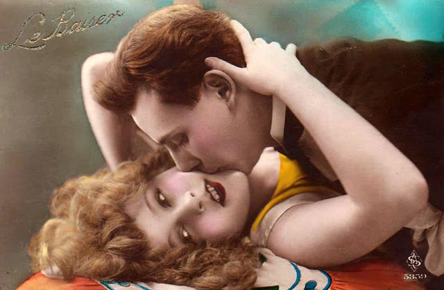 French Postcard Show How To Kiss Romantically from the 1920s (51)