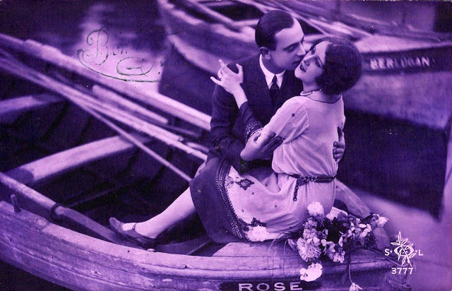French Postcard Show How To Kiss Romantically from the 1920s (49)
