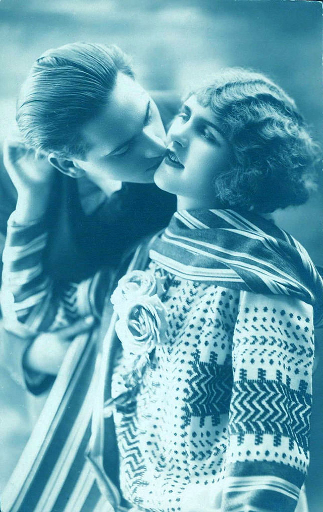 French Postcard Show How To Kiss Romantically from the 1920s (46)