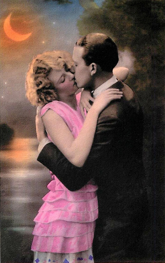 French Postcard Show How To Kiss Romantically from the 1920s (14)